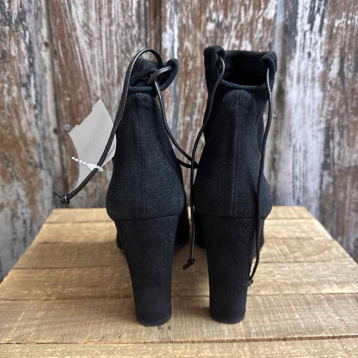 Stuart Weitzman 8.5 Black Shoe Booties