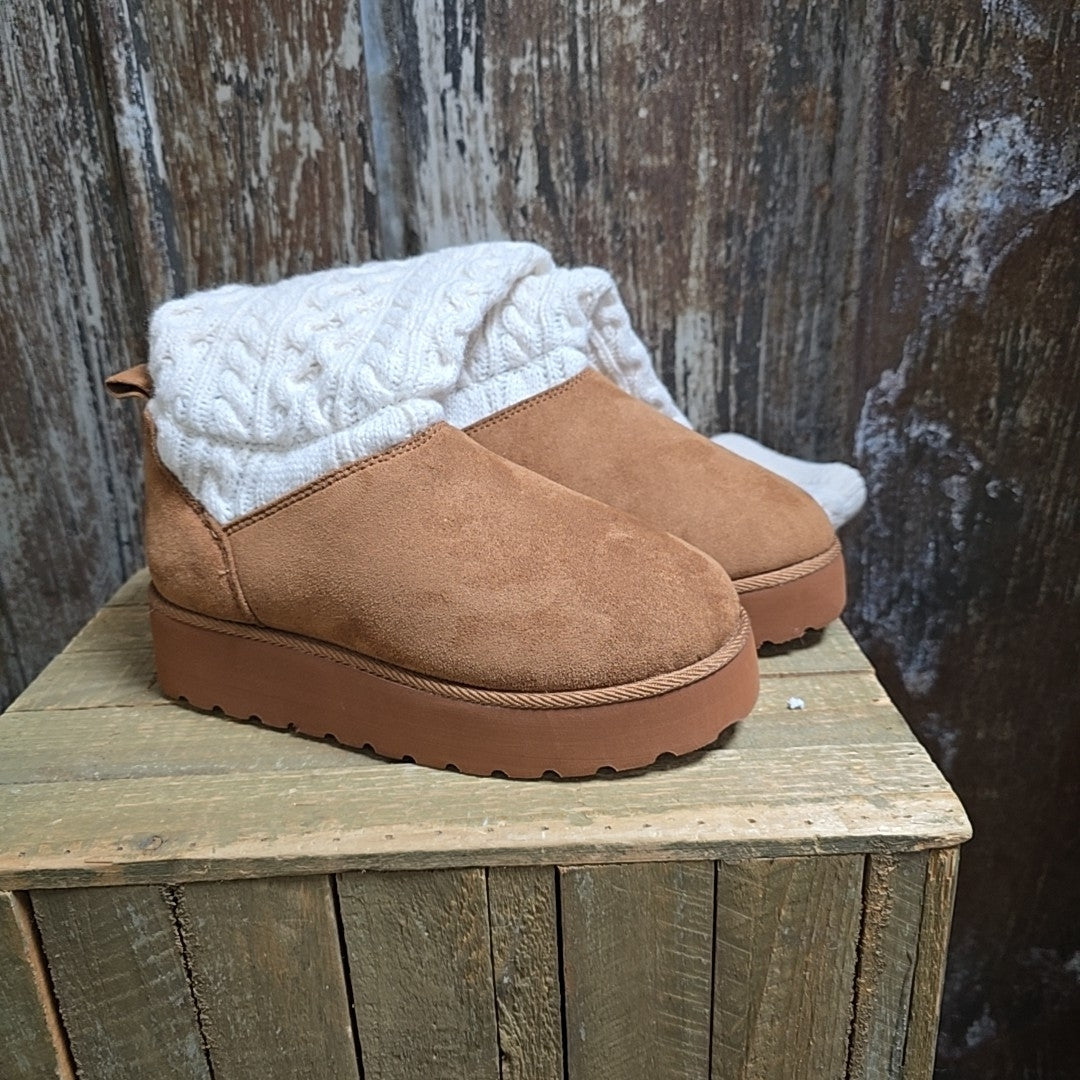 6 Brown & Cream Boots