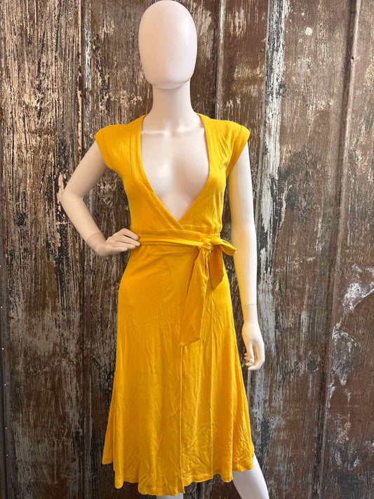 Diane Von Furstenberg Size 4 (Small) Yellow Dress