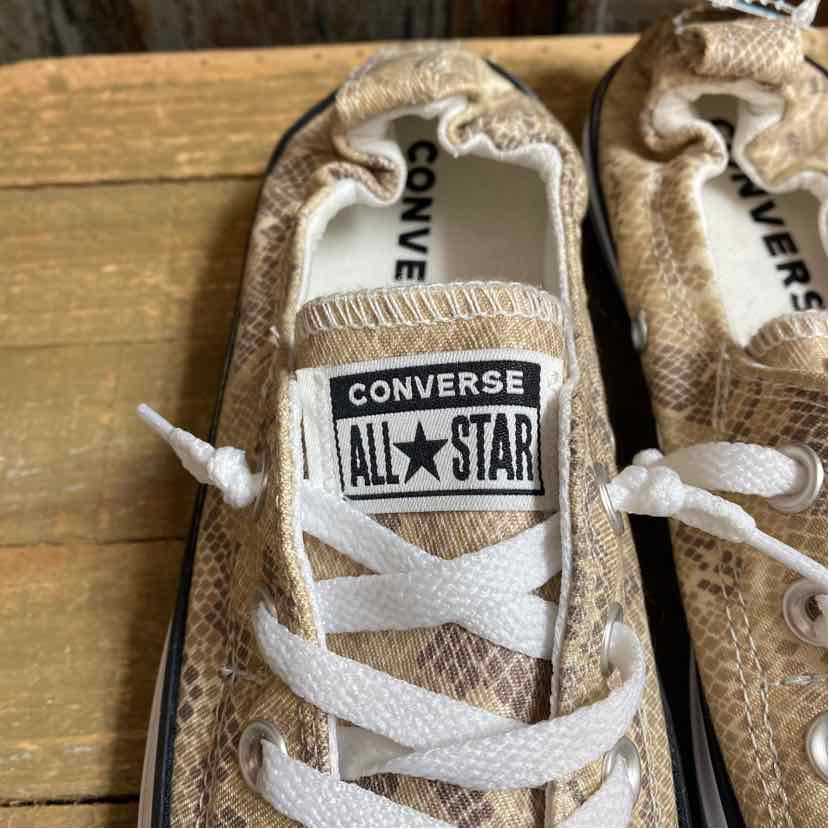 Converse 9 Tan Print Sneakers