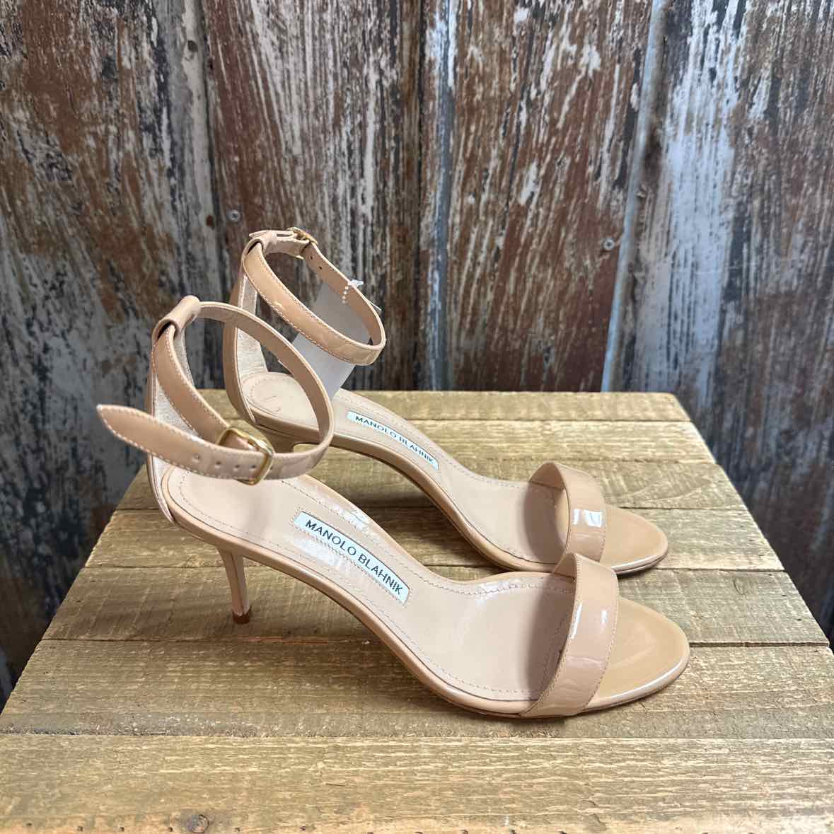 Manolo Blahnik 8 Nude Shoes
