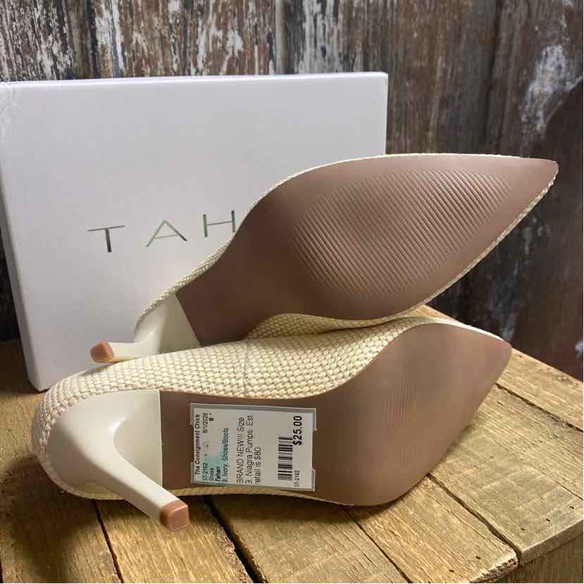 Tahari 9 Ivory Shoes