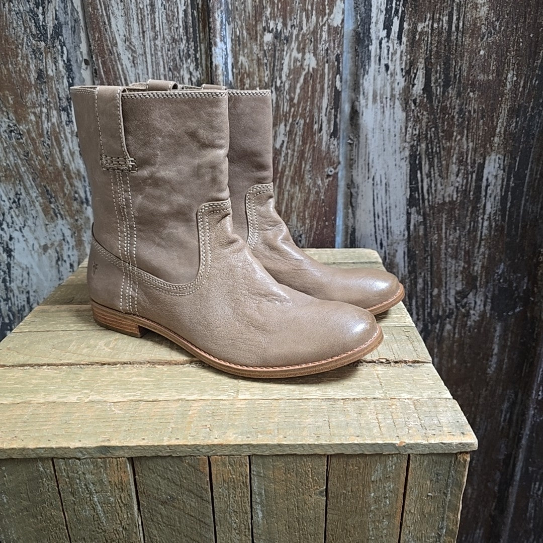 Frye 9 Brown Boots