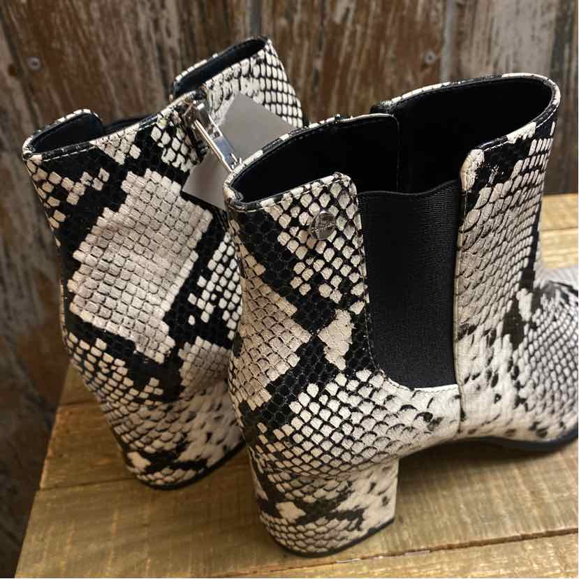 Calvin Klein 7.5 White/Black Print Shoe Booties