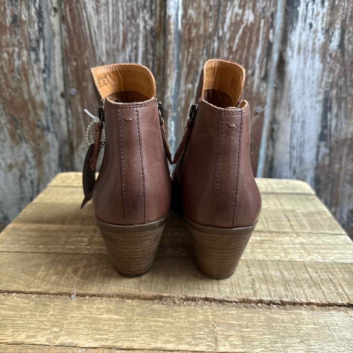 Frye 7.5 Brown Shoe Booties