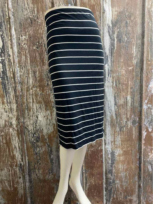 Vince Camuto Size Extra Large (16) Black Stripe Skirt
