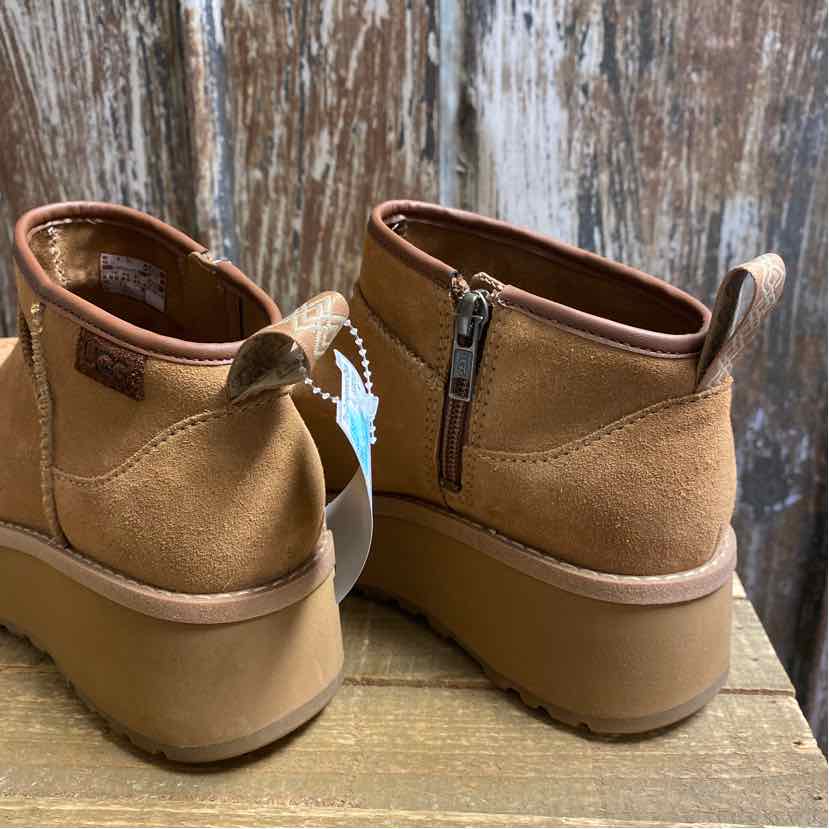 UGG 6 Brown Boots