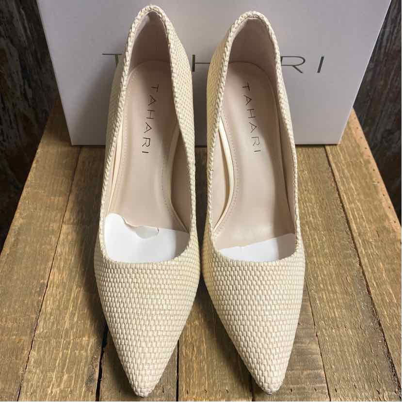 Tahari 9 Ivory Shoes