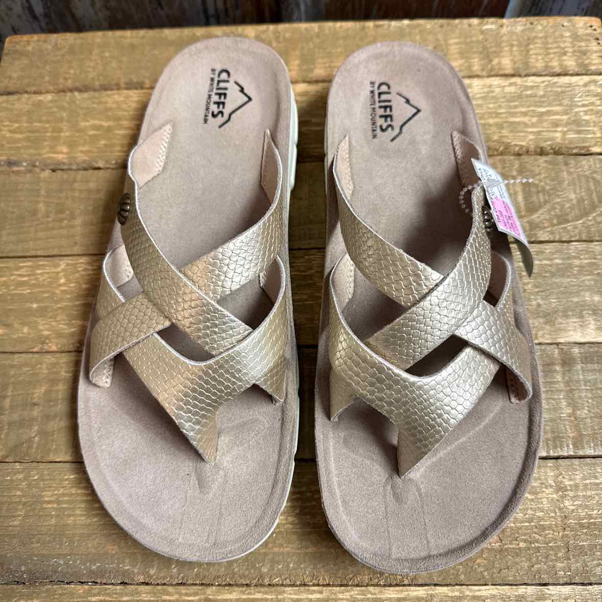 Cliffs By White Mountain 8 Gold Metallic Flipflops