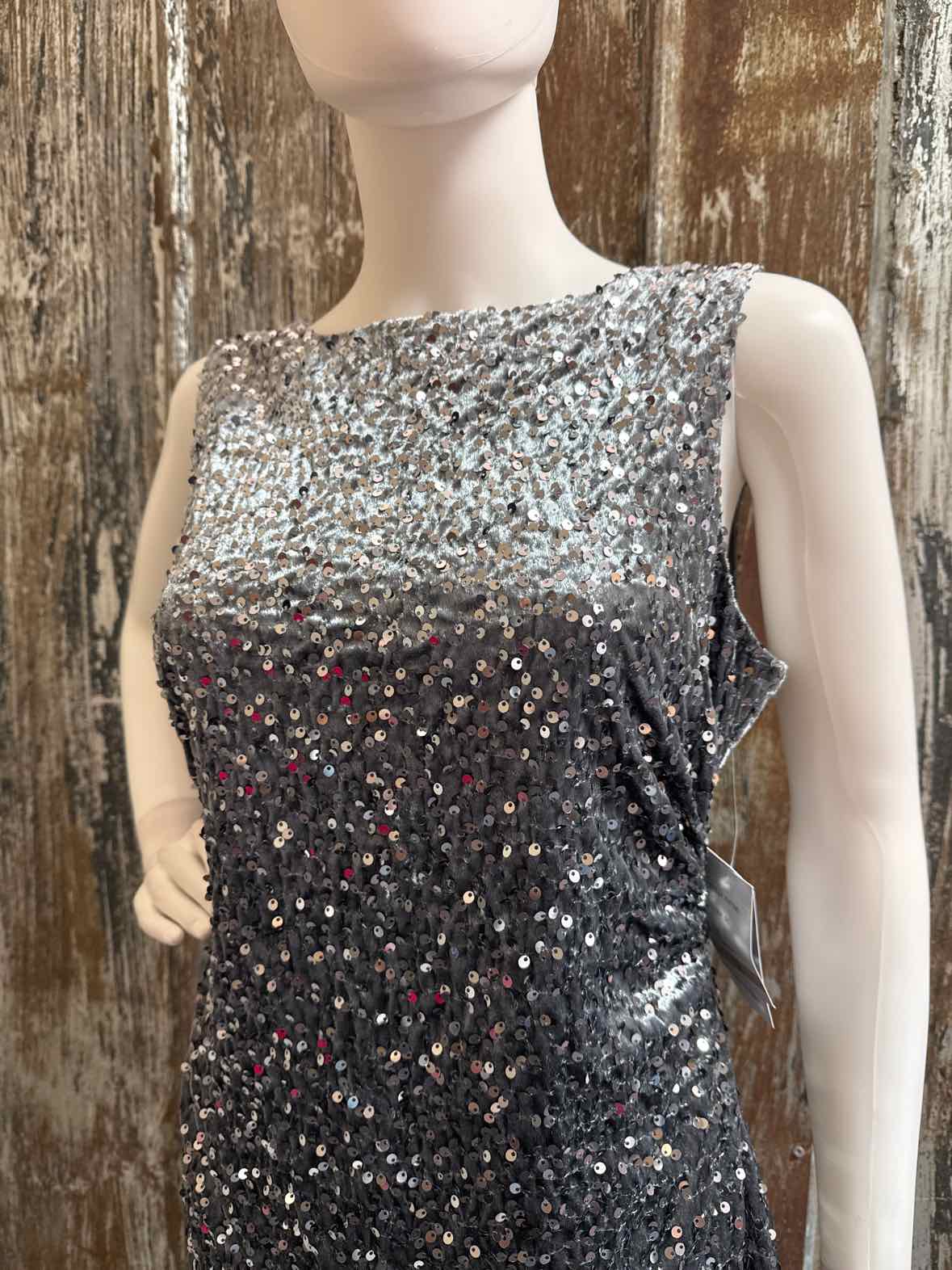 Gabby Skye Size 12 (Large) Gray/Silver Dress