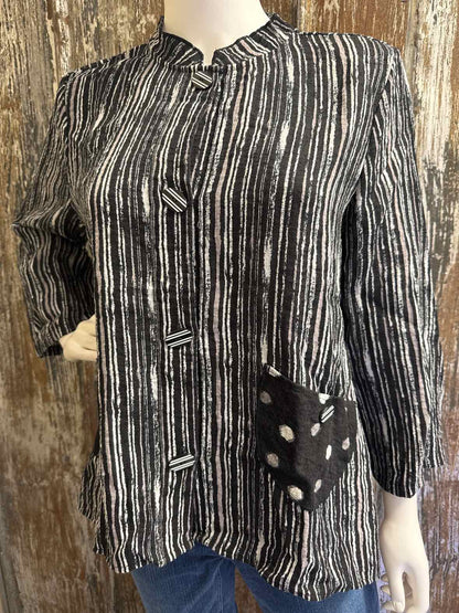Habitat Size Medium Black Print tops