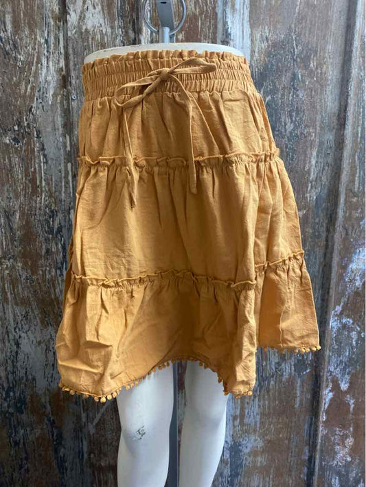 C+D+M Size Medium (8/10) Yellow Skirt