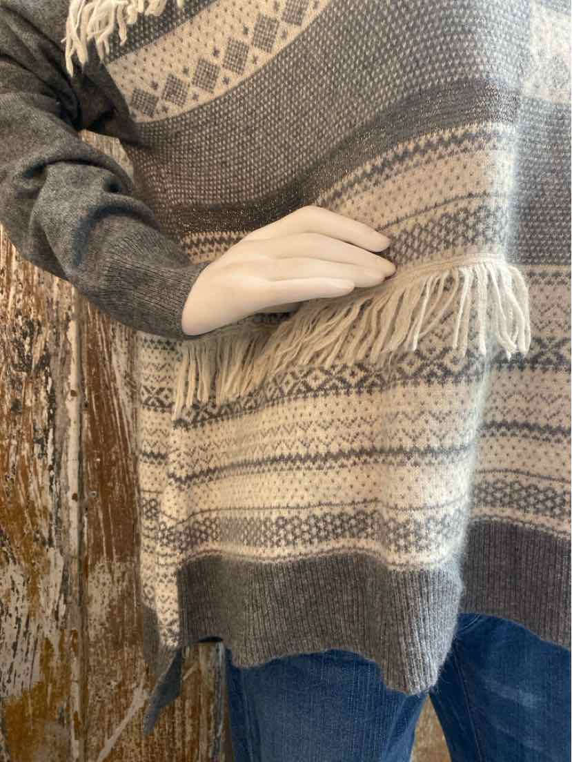 209 wst Size small Gray print Sweater