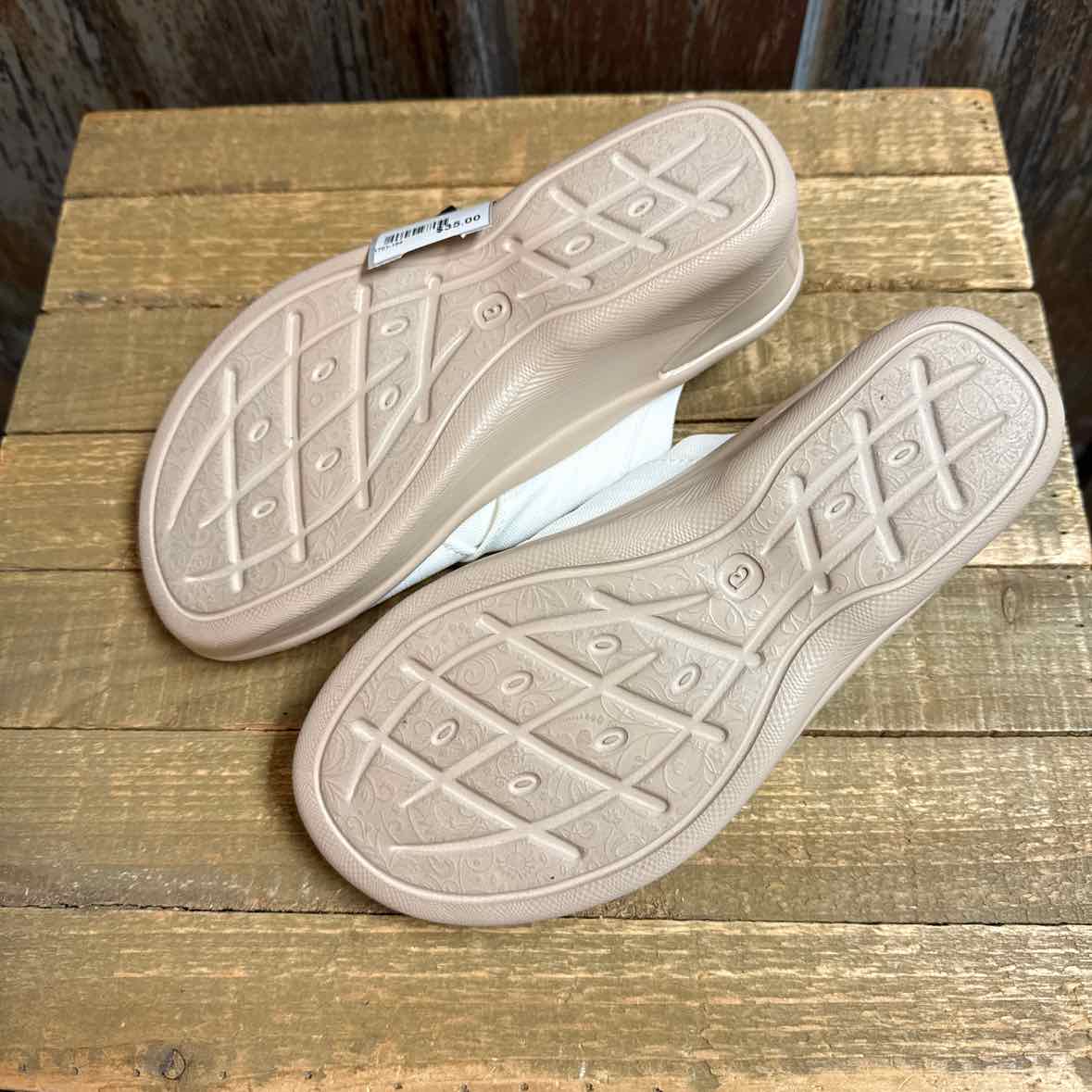 Life Stride 6 White Shoes