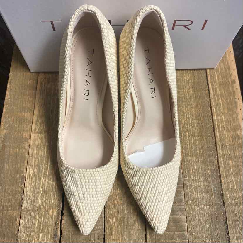 Tahari 7 Ivory Shoes