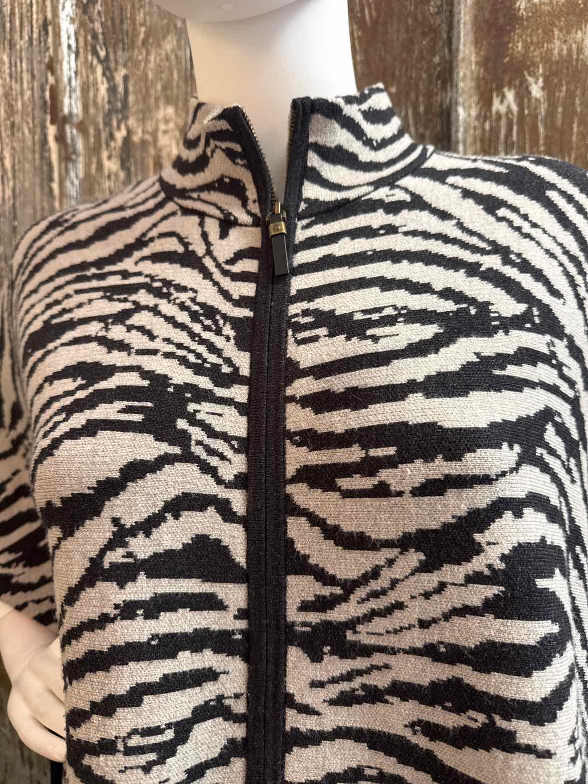 Christian Siriano Size Small/Medium Gray/Black Print Sweater