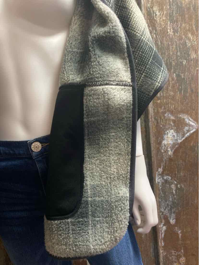 The North Face Size Medium Gray Plaid Poncho