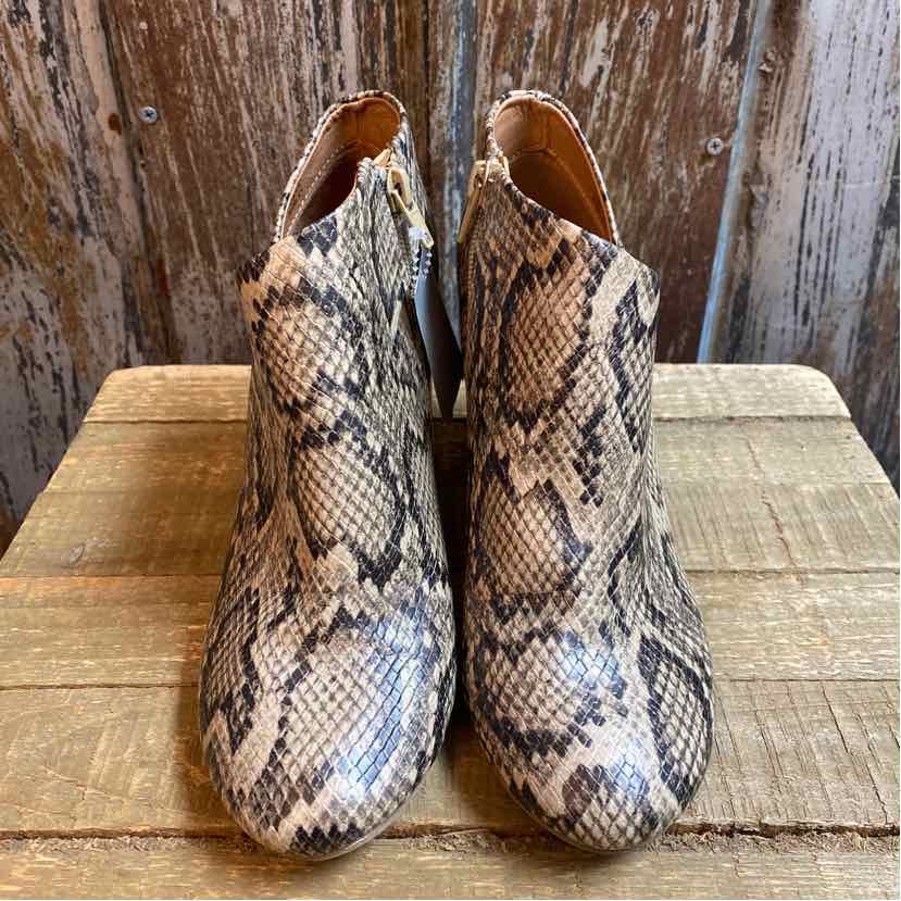 Report 7.5 Tan Print Shoe Booties