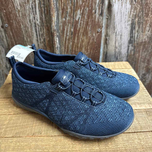 Skechers 6.5 Wide Navy Sneakers