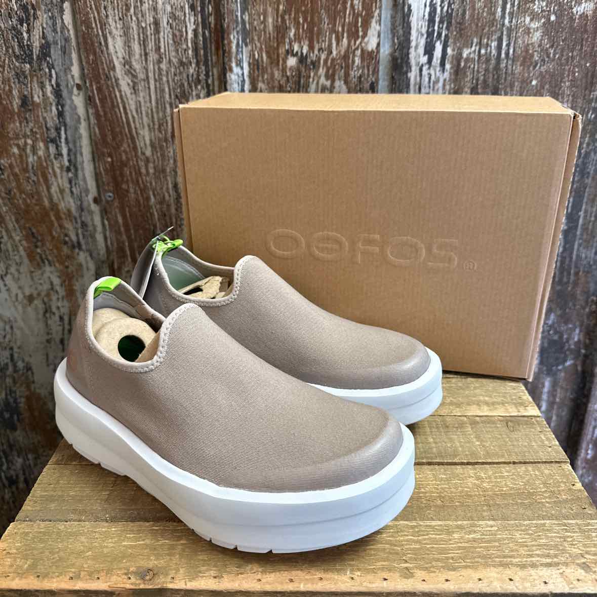 Oofos 7.5 Brown Sneakers