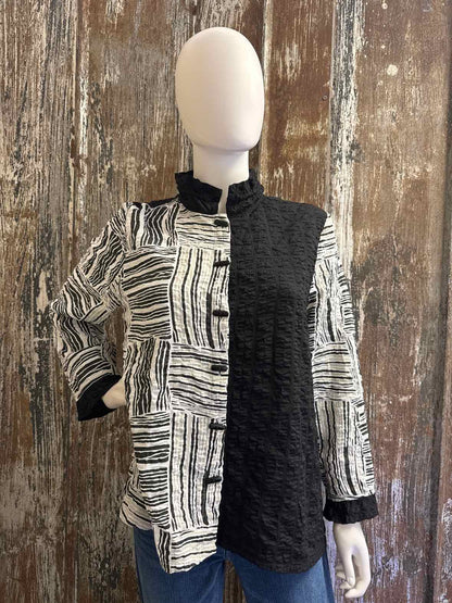 Habitat Size Medium Black Print tops