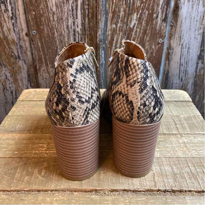 Report 7.5 Tan Print Shoe Booties