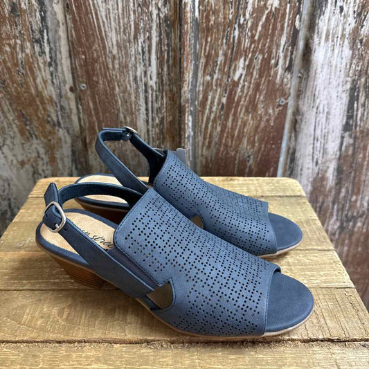 Easy Street 7.5 Blue Shoes