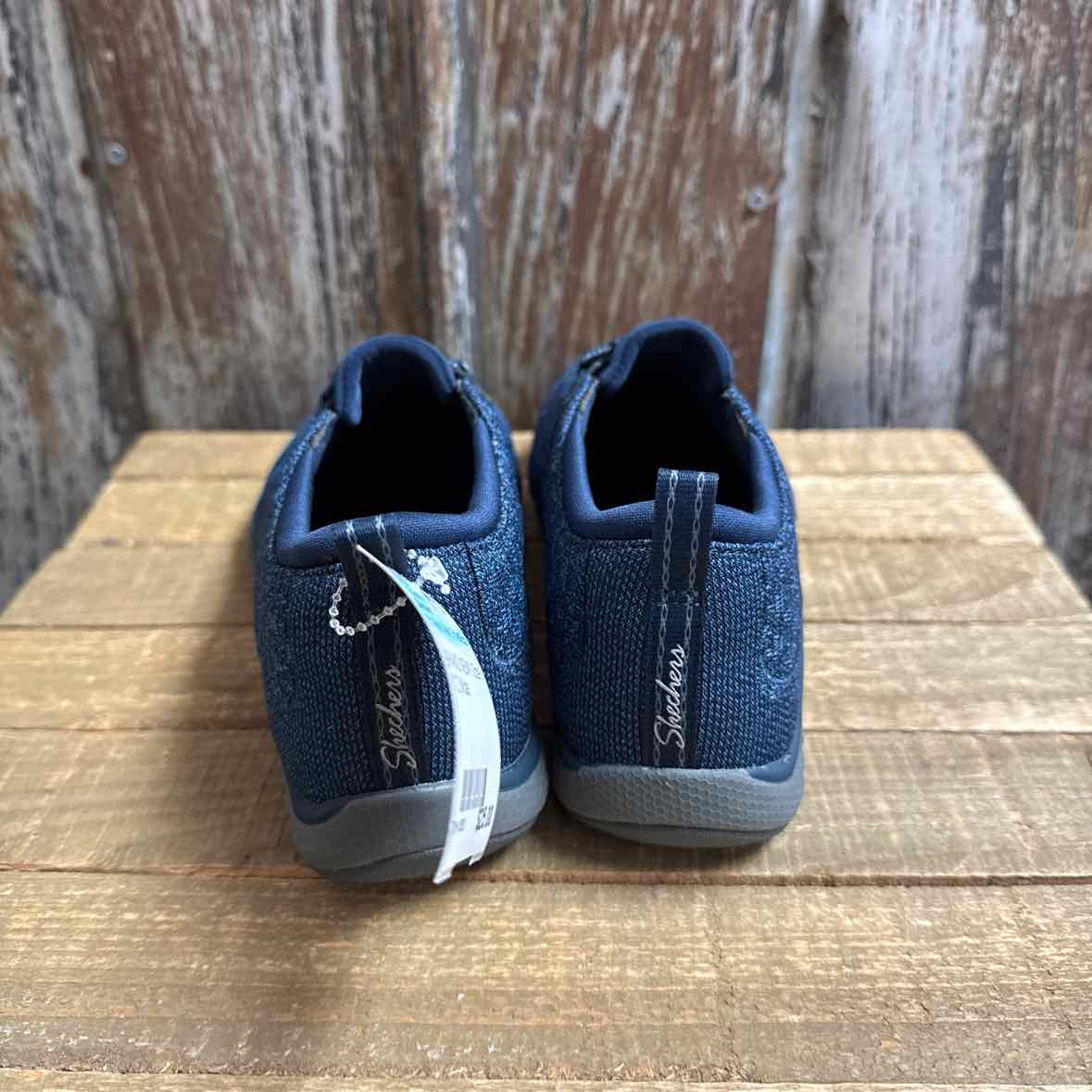 Skechers 6.5 Wide Navy Sneakers