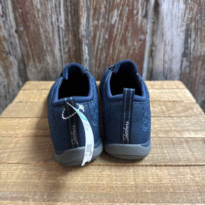 Skechers 6.5 Wide Navy Sneakers