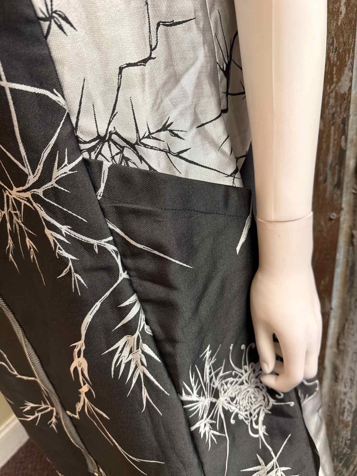 IC by Connie Size Large Black & Silver Print Dress