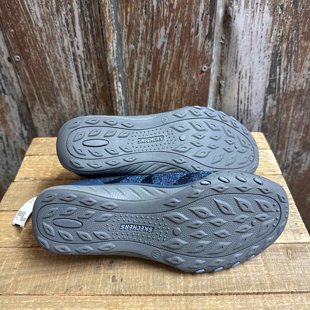 Skechers 6.5 Wide Navy Sneakers