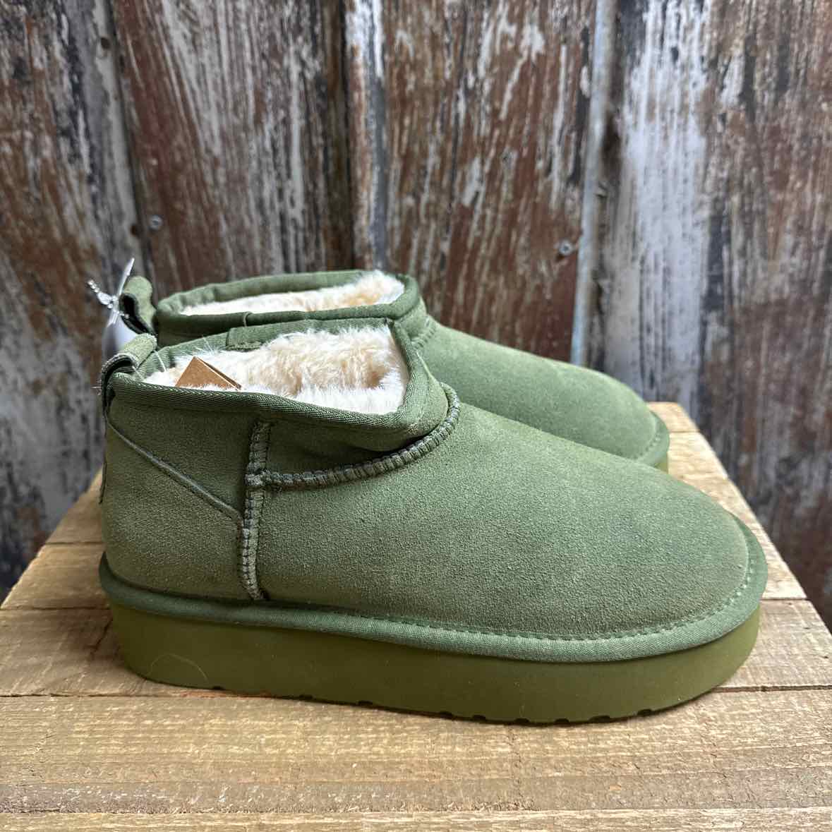 Lamo 7 Green Boots