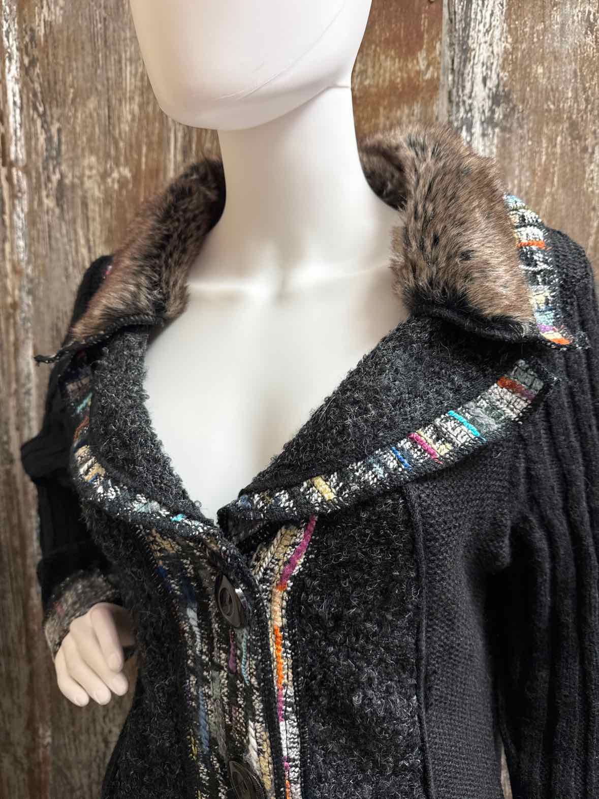 Kamana Size Large Black Sweater