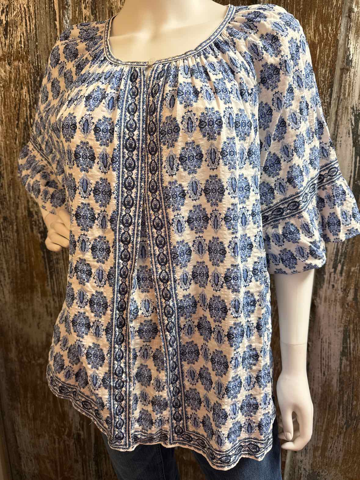 Max Studio Size 1X Blue Print tops