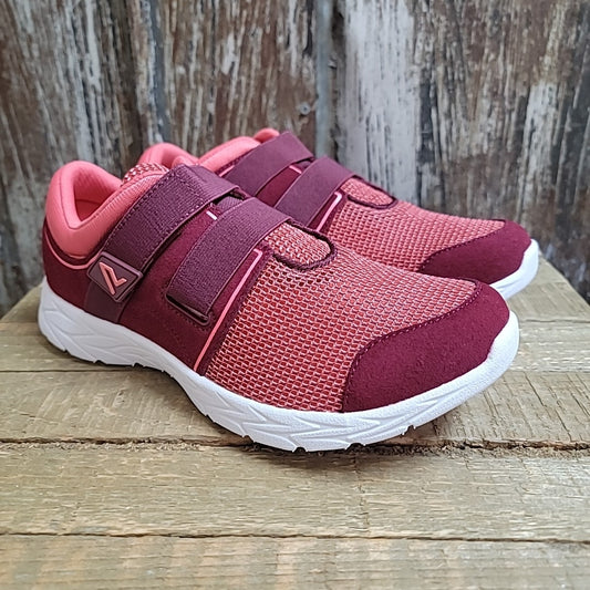 Vionic 7.5 Merlot Sneakers