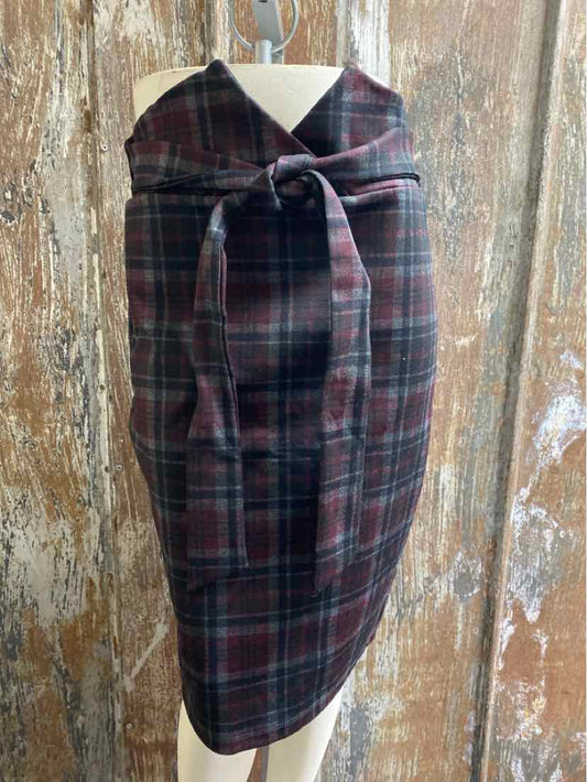 B2V Size Medium (8/10) Red Plaid Skirt