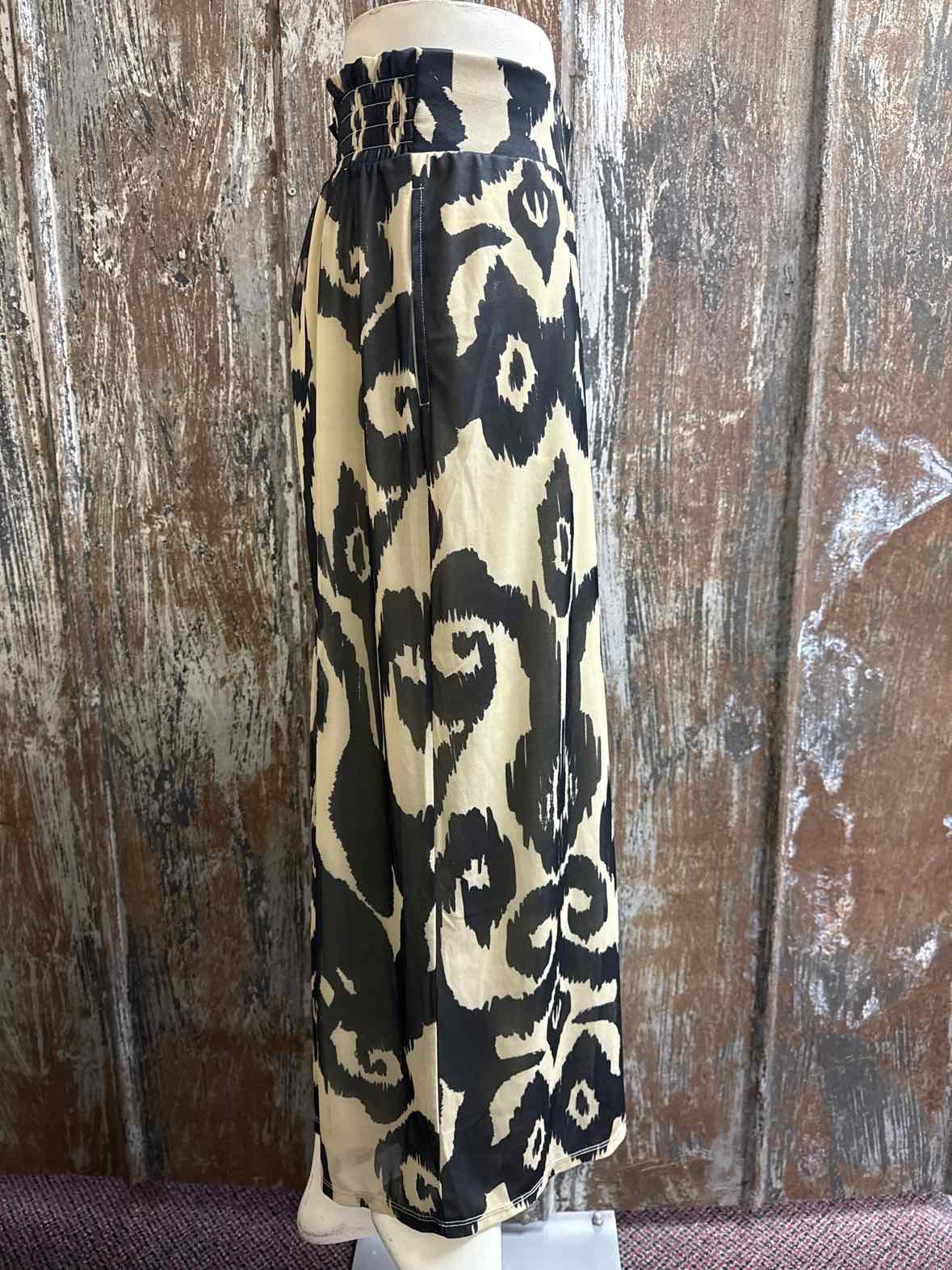G by Giuliana Size Small (4/6) Tan/Black Print Pants