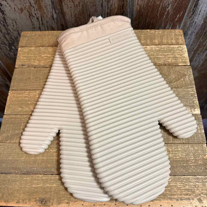 Kitchen Aid Pair of Oven Mitts