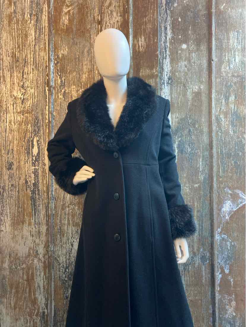 Covington Size Medium Black Coat