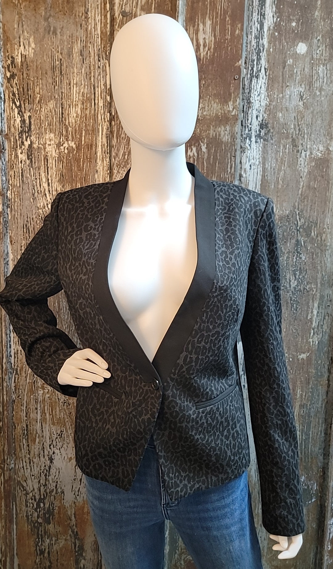 Loft Size 6 (Small) Gray & Black Animal Print Blazer