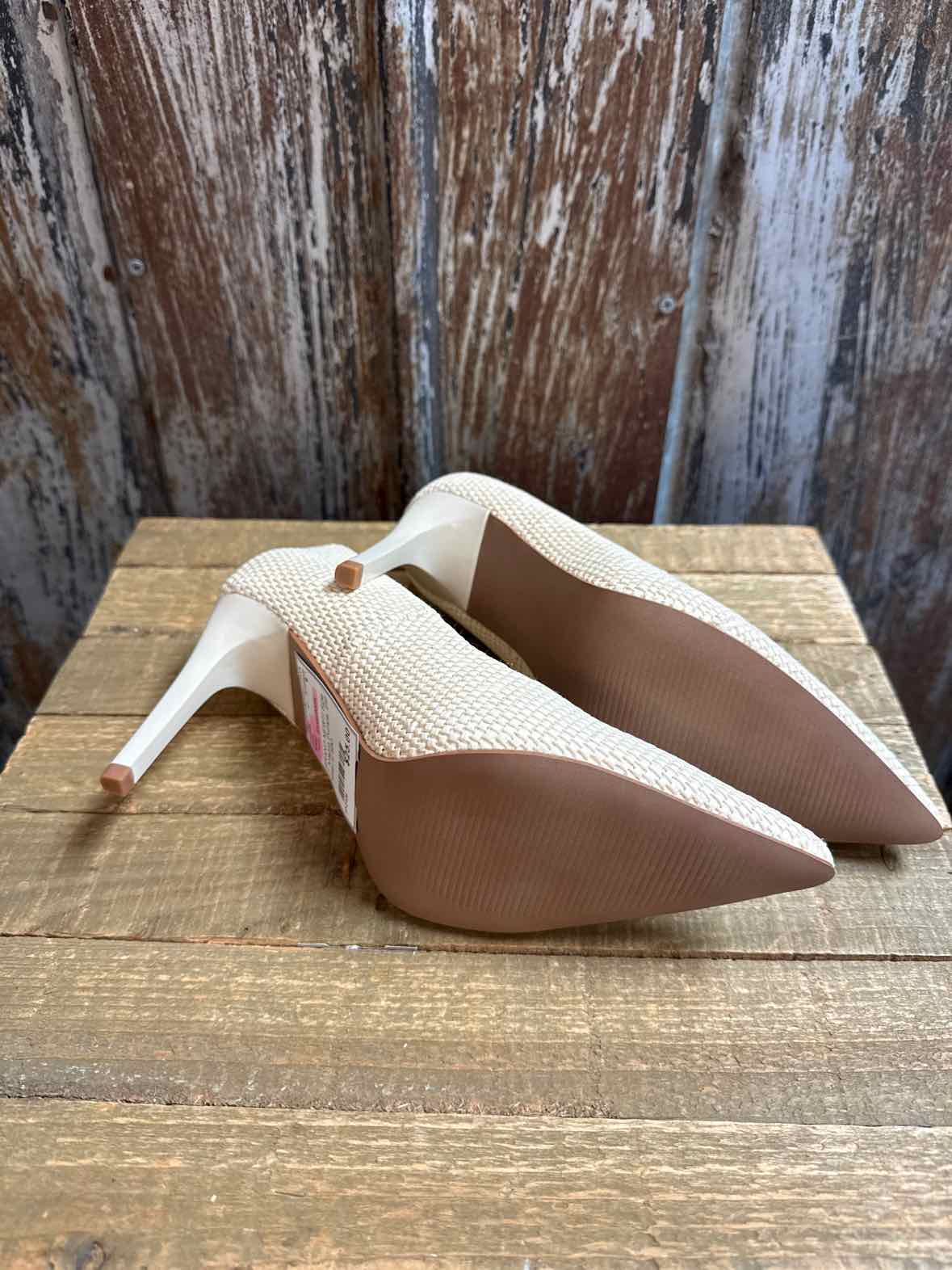 Tahari 7 Ivory Shoes