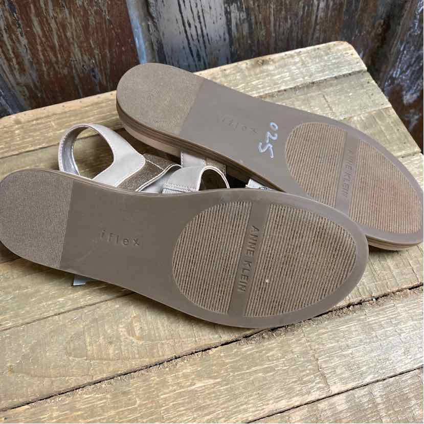 Anne Klein 7 Beige Shoes