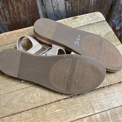 Anne Klein 7 Beige Shoes