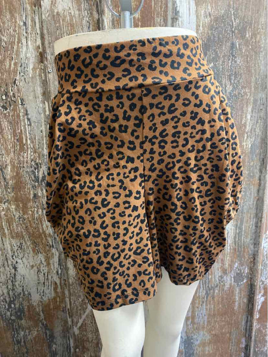 White Birch Size Extra Large (16) Animal Print Shorts