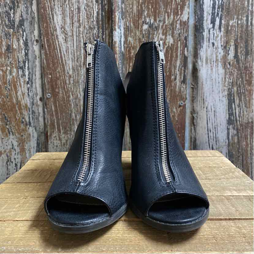 Apt. 9 9.5 Black Shoe Booties