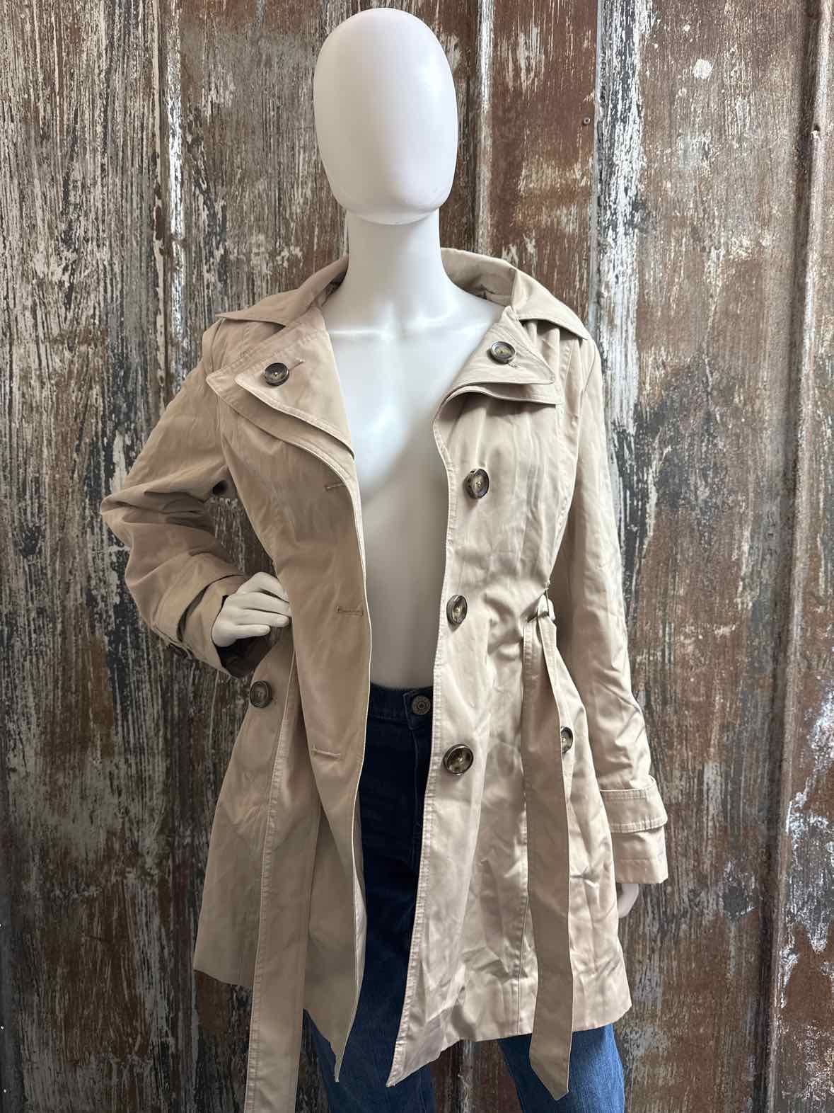 London Fog Size Medium Tan Trenchcoat