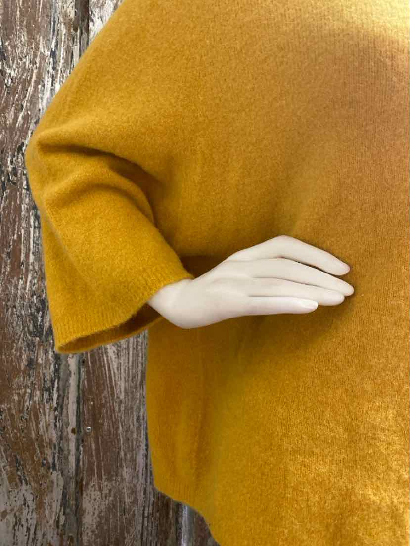Bianco & Blu Size Extra Large Yellow Sweater