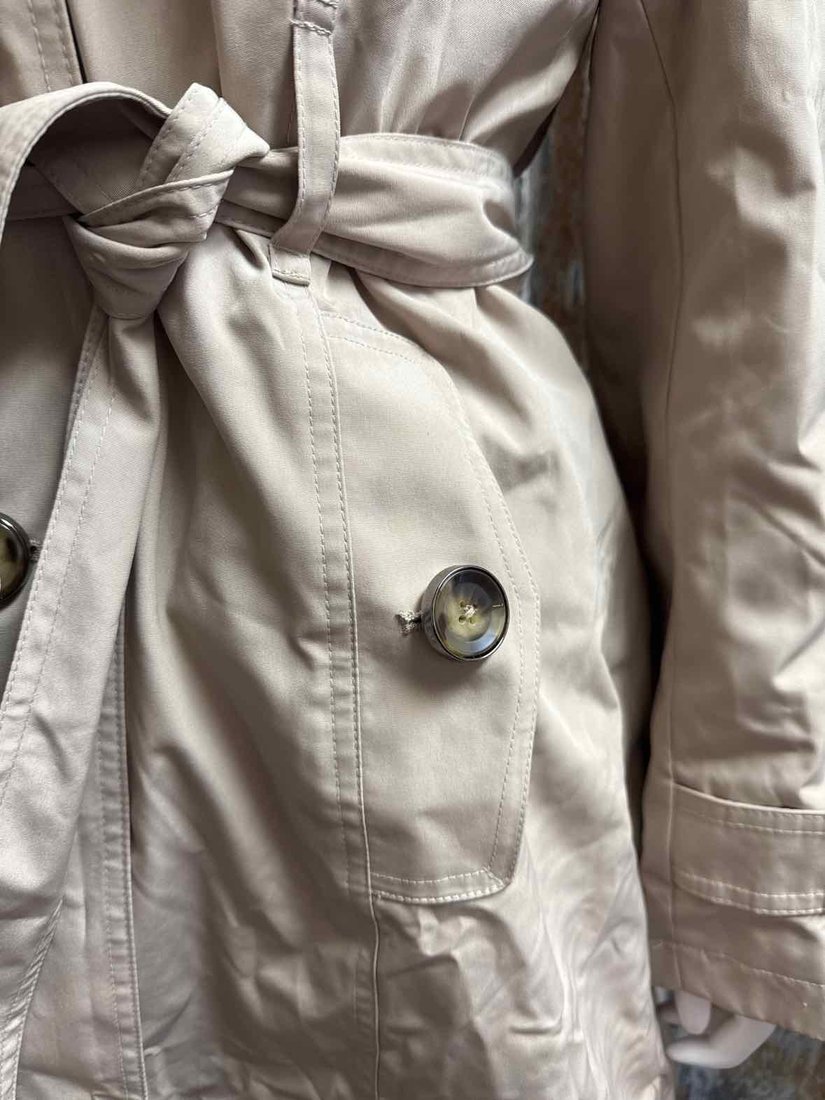 London Fog Size Medium Tan Trenchcoat